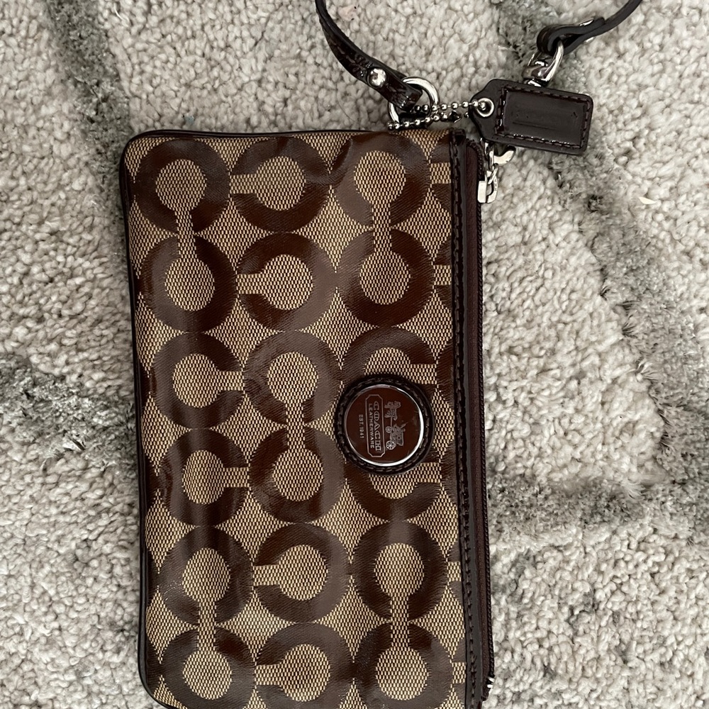 Coach Wristlet- Tan & Brown Patent